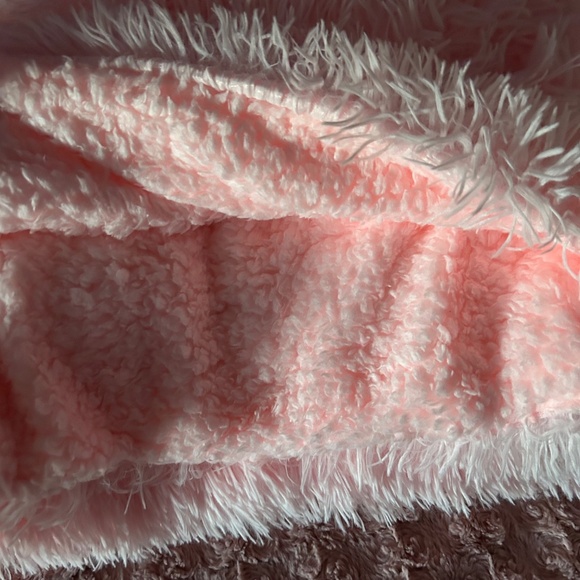 FREE SHIPPING Pink shaggy throw blanket - Picture 2 of 3